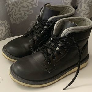Old Navy Boys Black Lace-Up Boots